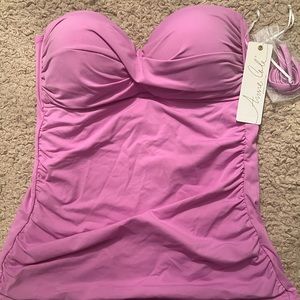 Womens Anne Cole swim top! Very thinning style